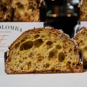 Colomba vesuviana con albicocca pellecchiella